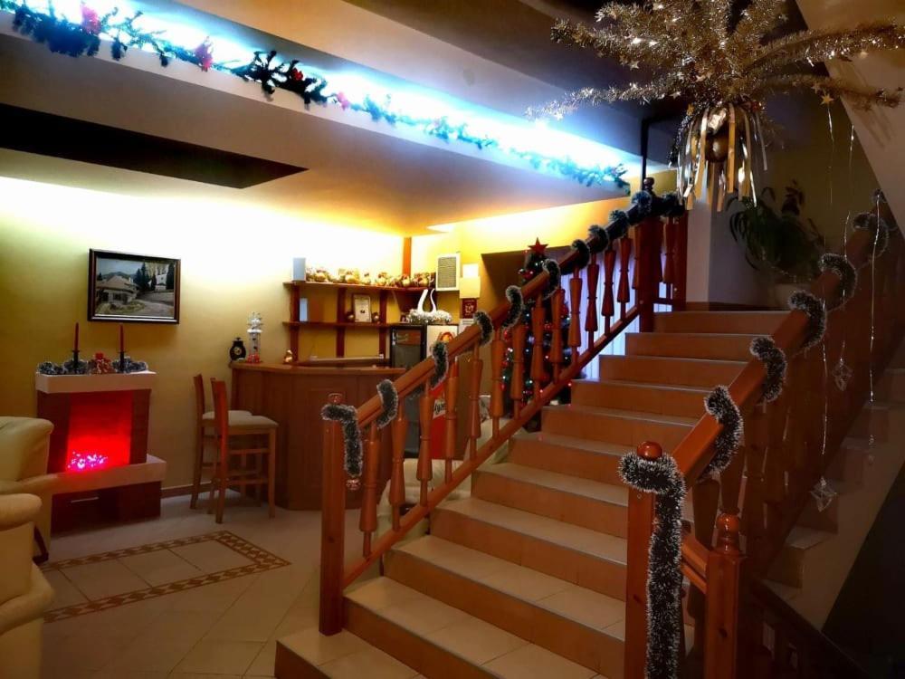 Family Hotel Nadine Bansko Bagian luar foto