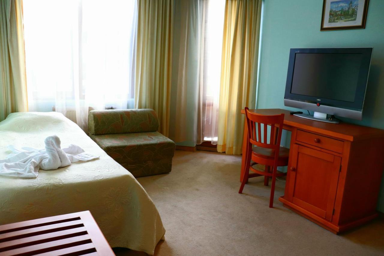 Family Hotel Nadine Bansko Bagian luar foto