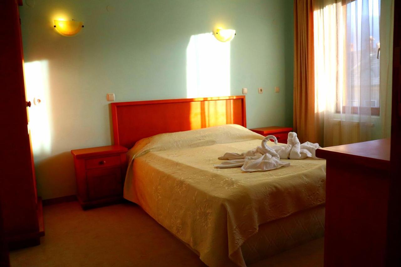 Family Hotel Nadine Bansko Bagian luar foto