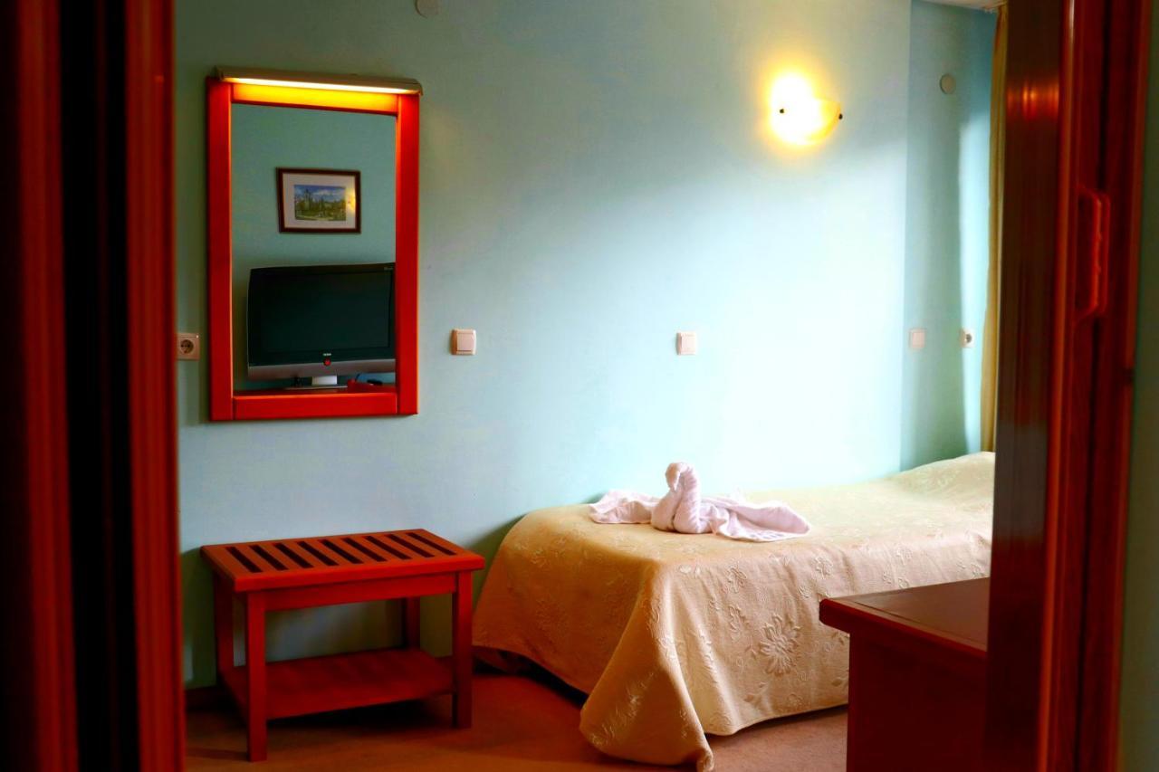 Family Hotel Nadine Bansko Bagian luar foto
