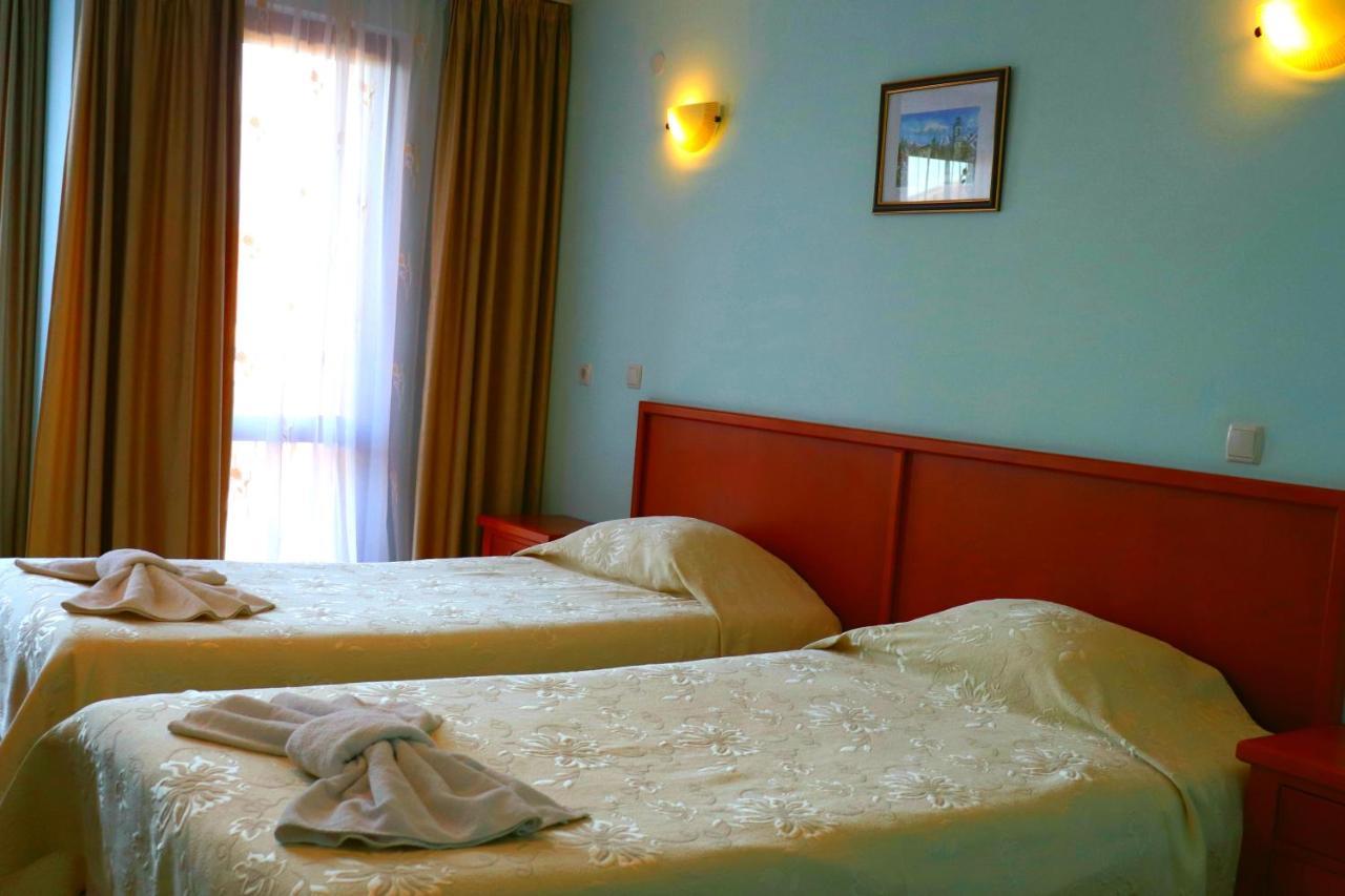 Family Hotel Nadine Bansko Bagian luar foto