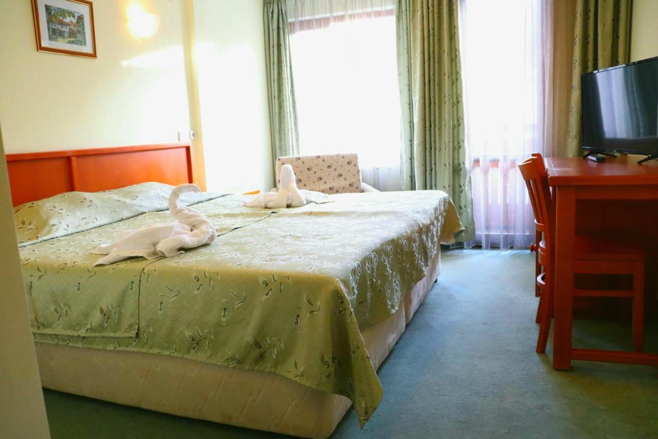 Family Hotel Nadine Bansko Bagian luar foto