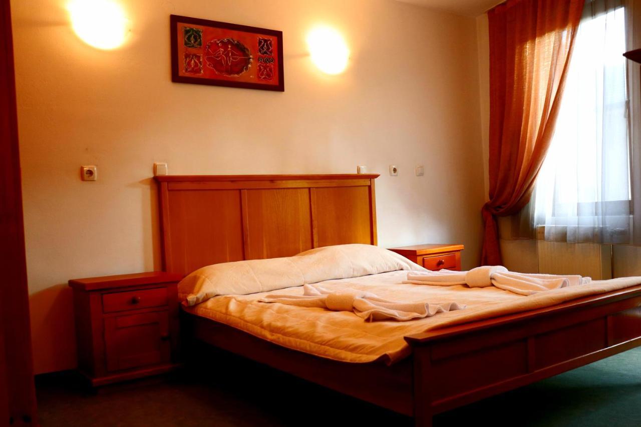 Family Hotel Nadine Bansko Bagian luar foto